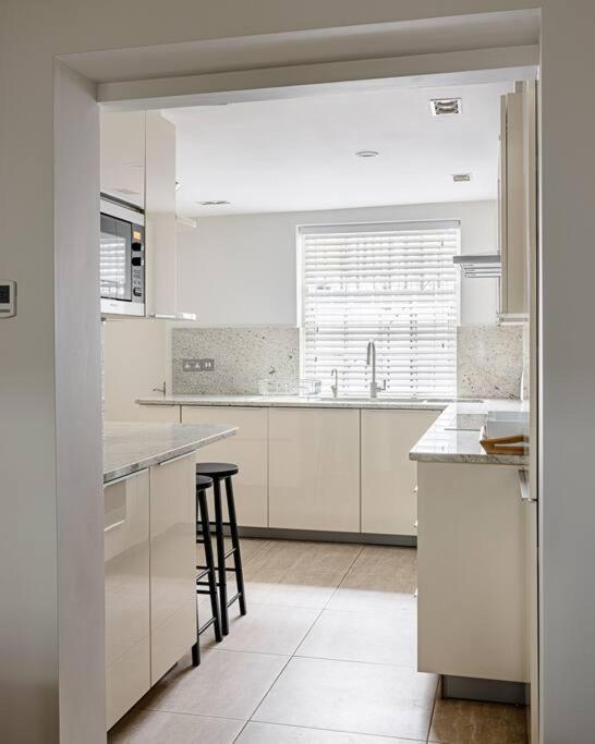 Appartement A Grand Four Bedroom Townhouse At Knightsbridge Londres