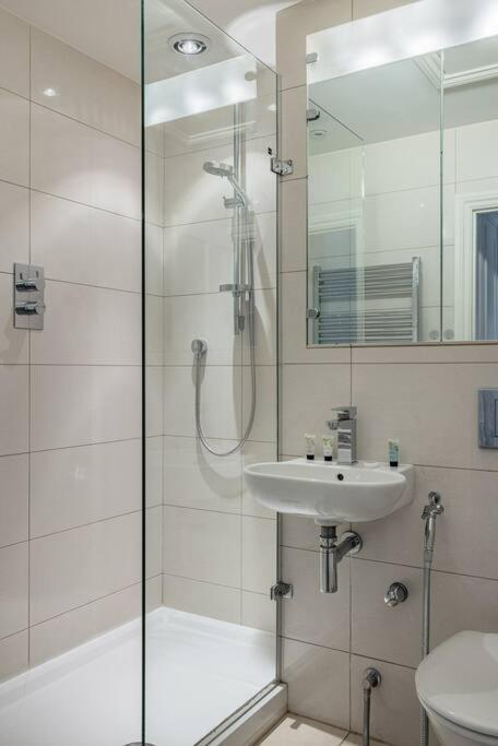 Appartement A Grand Four Bedroom Townhouse At Knightsbridge Londres